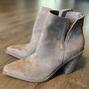 Steve Madden Cornelia Sand Suede size 6 NEW Ankle boots